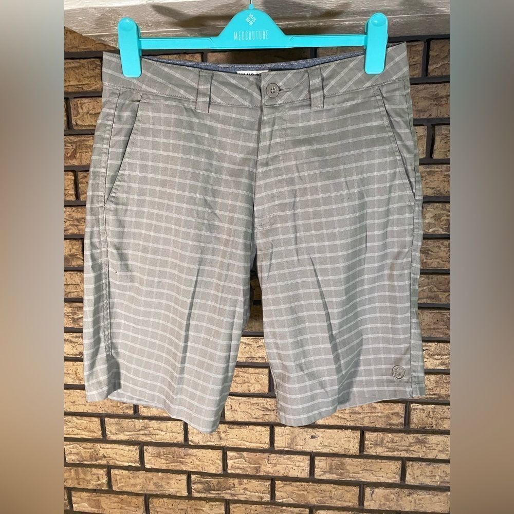 Two pairs hang ten‎ shorts